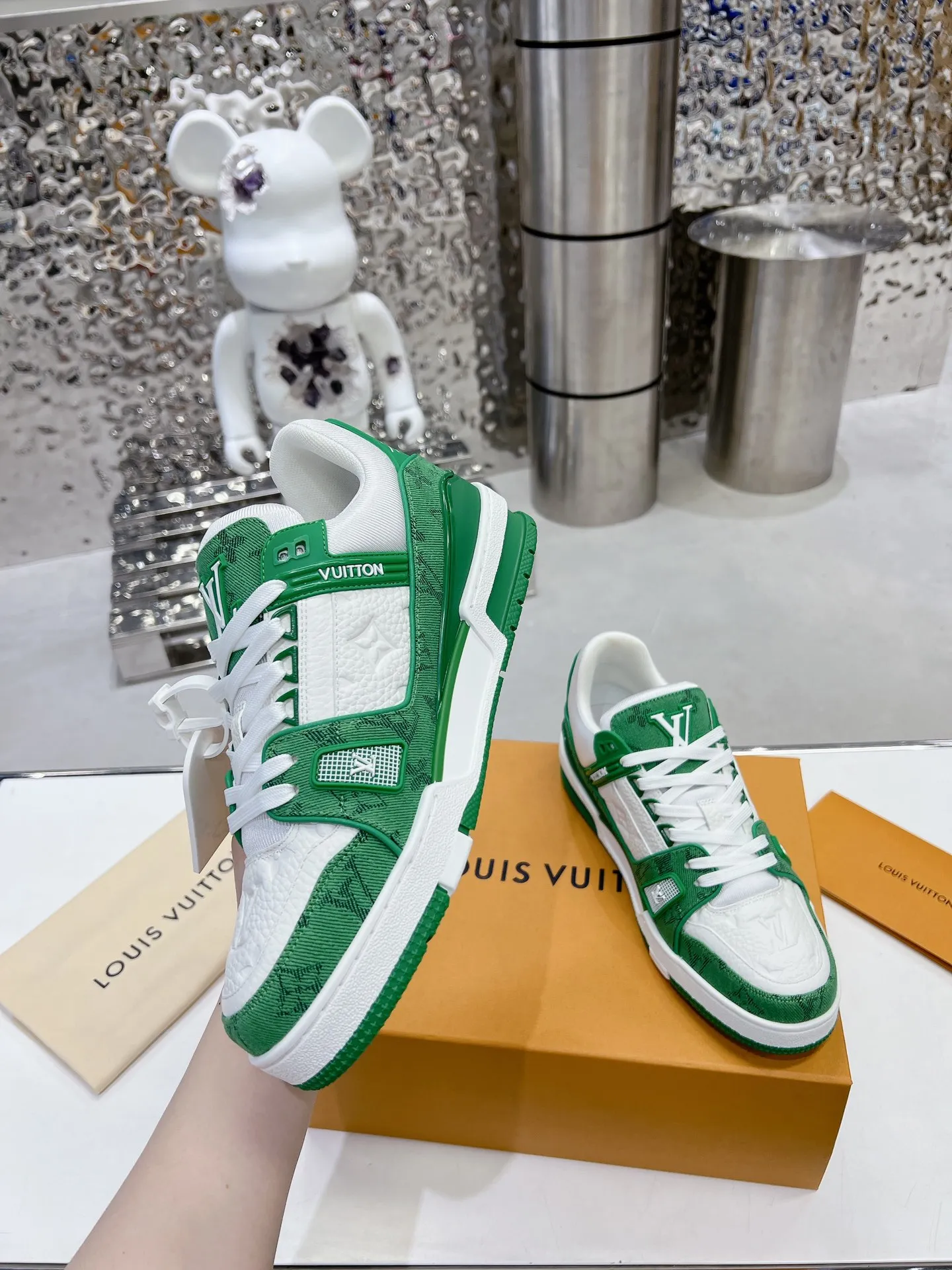 👟👟Ex-factory price 840👟👟 Women's Shoes Factory LV top version 2023 new model Purchasing quality LV~Louis Vuitton Lv TRAINER's best-looking sneakers, Donkey Brand strongly promotes new products, official website limited edition retro basketball sneakers! Both high-cut and low-cut products cost money to purchase an accurate 1:1 replica of the original version. The details are invincible and full of sincerity. The imported and customized original cowhide leather is the same as the original version. The details are 100% restored. The private model customizes the original one-piece T👟👟 ex-factory price U outsole. It is different from other brands. Without the original version, this effect cannot be achieved!    Men's and women's models 35-40 39-45 (45 and 46 are customized and cannot be returned or exchanged)